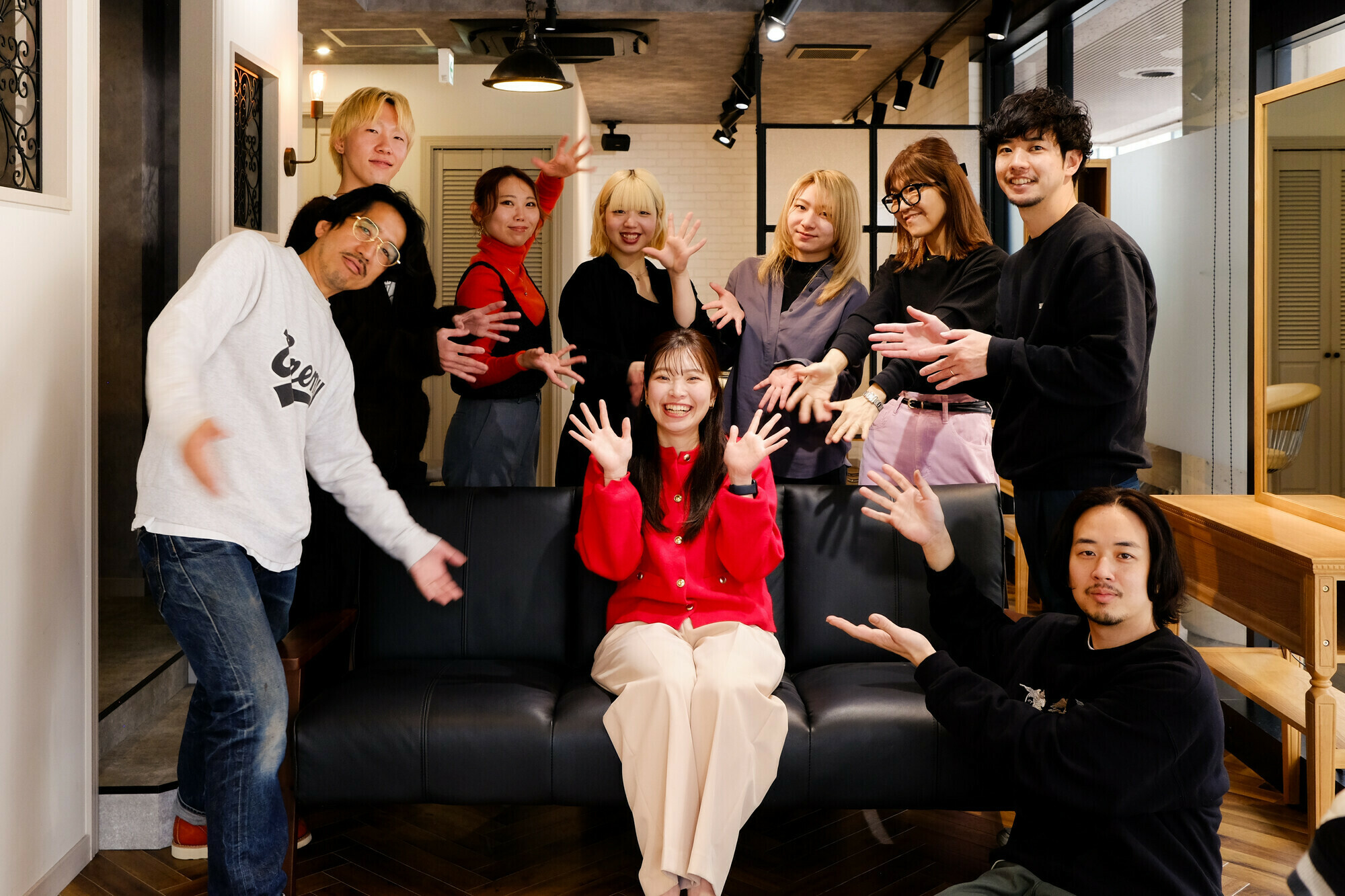 東京都江東区清澄白河駅にある美容室美容院eyesburgアイスバーグのホームページ内にあるニュースやブログで新スタイリストデビューのお知らせ画像